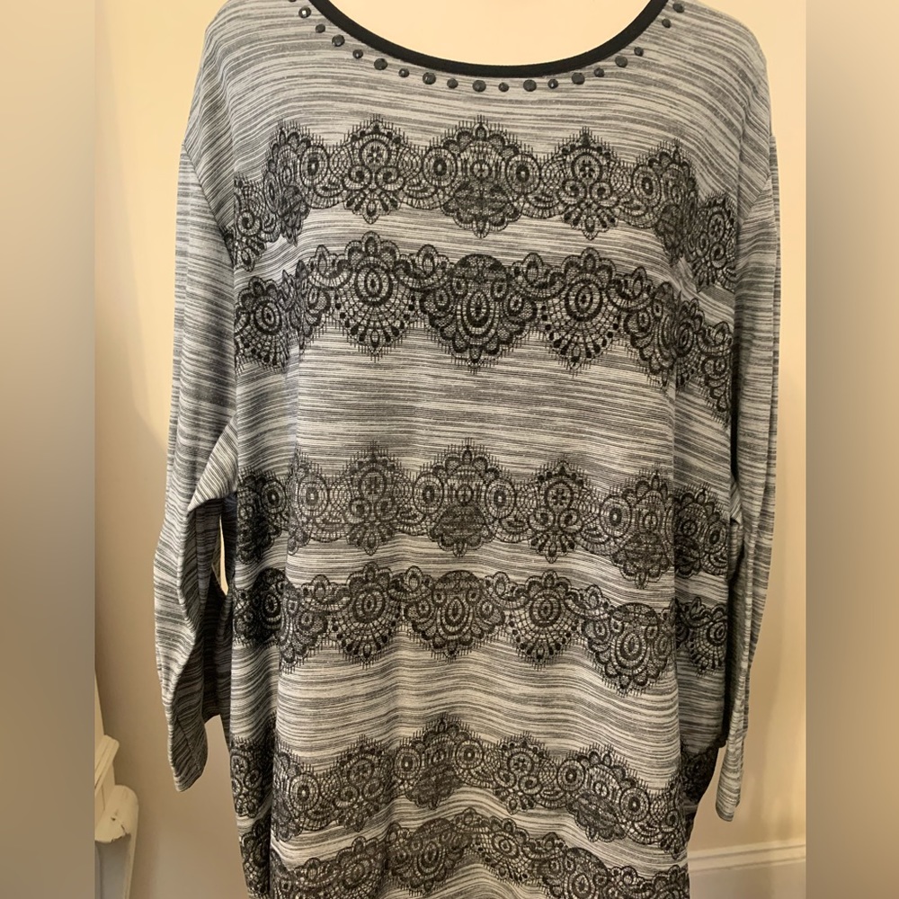 Alfred Dunner plus size 3x gorgeous grey laced design top